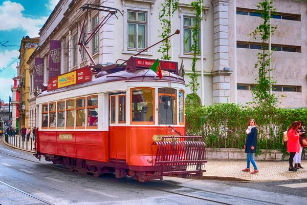 Lisboa, Portugal tranvía turístico rojo — Foto de Stock