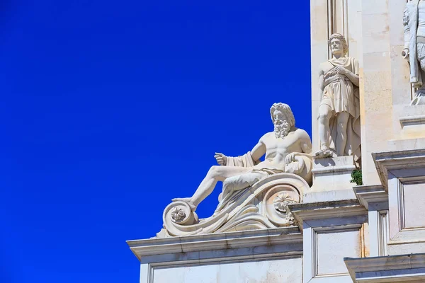 Estatua en el Arco de Rua Augusta en Lisboa, Portugal — Foto de Stock