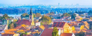 Kilise kulesi Belgrad'da Zemun, panoramik