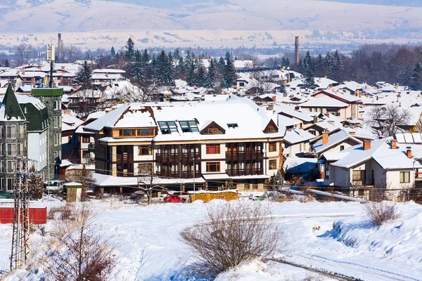 Evler ve kar dağlar panorama Bansko Bulgar Kayak merkezinde