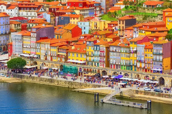 Porto, Portugal vue sur la vieille ville avec rivière Douro — Photo