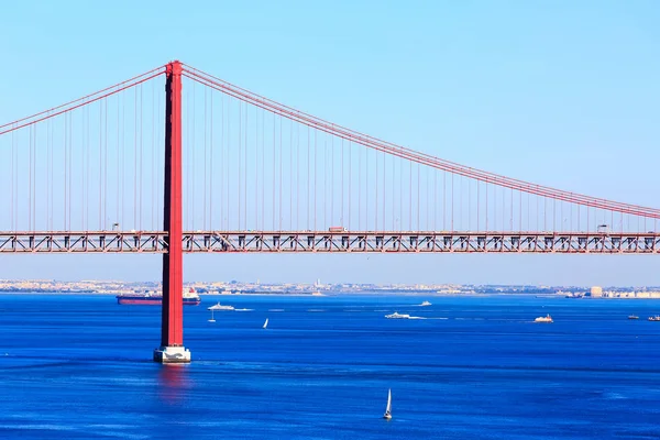 Lizbon, Portekiz River Tagus ve köprü — Stok fotoğraf