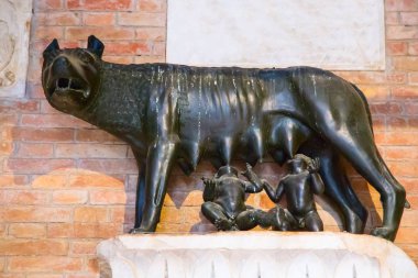 Romul ve Remus ve kurt heykeli