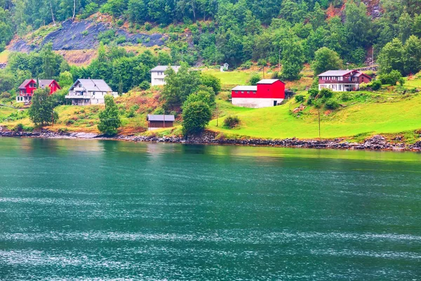 Norge village och fjorden landskap nära Flam — Stockfoto