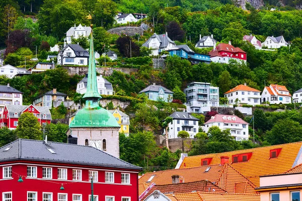 Bergen, Noruega vista com casas coloridas — Fotografia de Stock