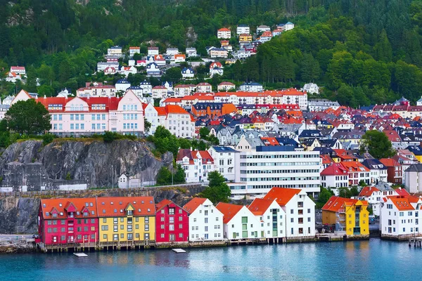 Bergen, Noorwegen uitzicht met kleurrijke huizen — Stockfoto