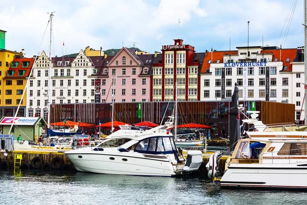 Bergen, Noruega vista da cidade com Bryggen — Fotografia de Stock