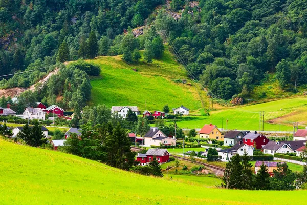 Norvégia falu táj Flam közelében — Stock Fotó