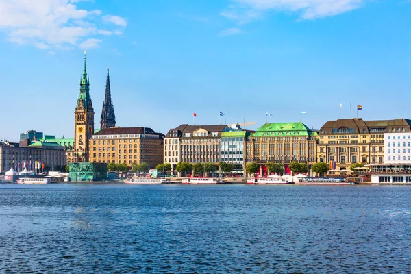 Hamburgo Rathaus y el lago Alster, Alemania — Foto de Stock