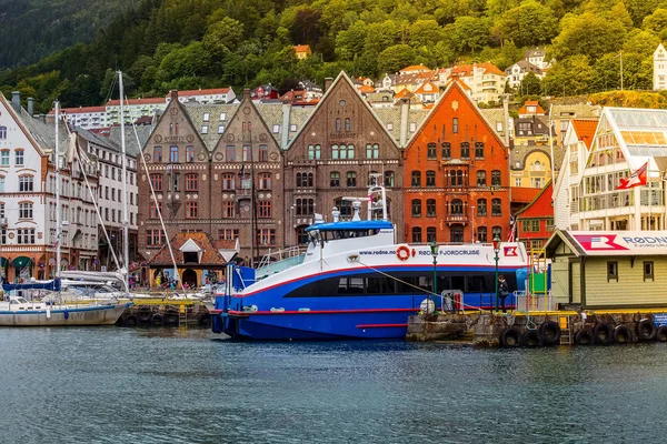 Мбаппе, вид центра норвежского города с Брюггена — стоковое фото