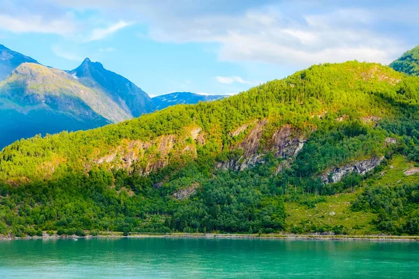 Norsko fjord panorama, hory, člun — Stock fotografie