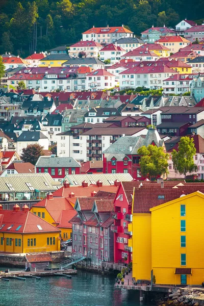 Bergen, Norge vy med färgglada hus — Stockfoto