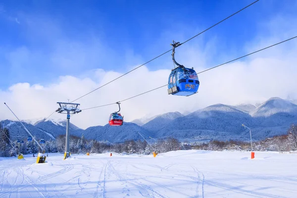 保加利亚Bansko滑雪胜地，滑雪电梯 — 图库照片