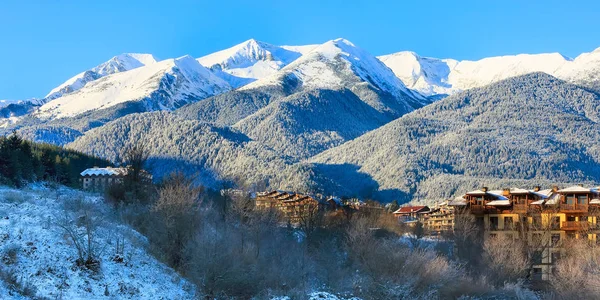 Montanhas de neve panorama na estância de esqui Bansko — Fotografia de Stock