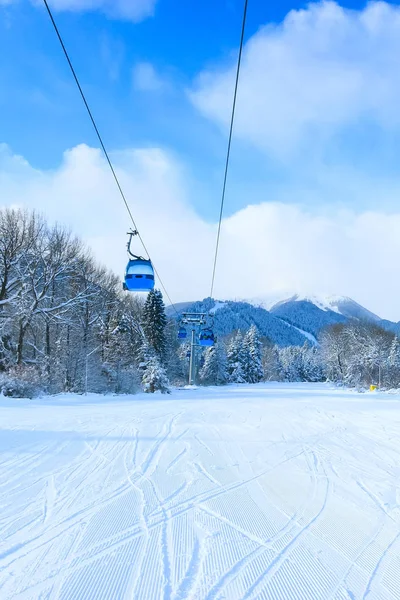 Ski resort Bansko, Bulgaria, ski lift — Stock Photo, Image