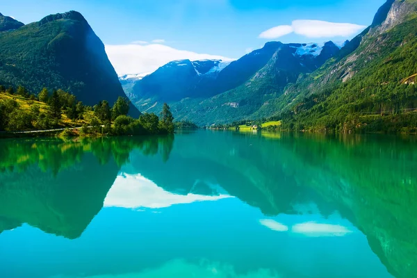 Norsko Nordfjord panorama a horská krajina — Stock fotografie