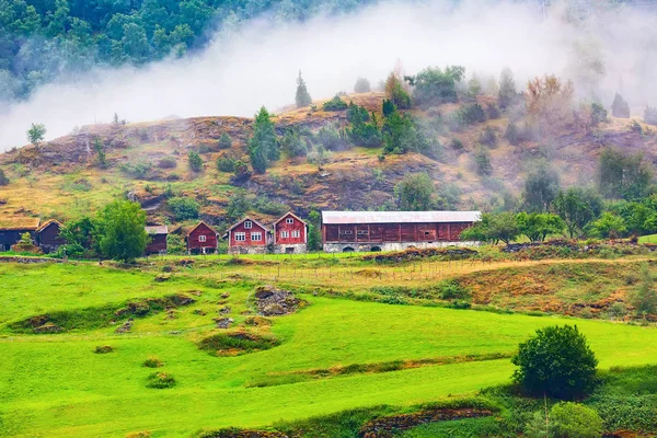 Norvegia paesaggio paesaggistico e verdi colline — Foto Stock