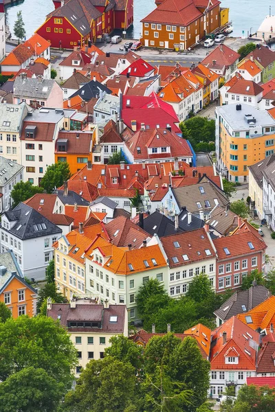 Luchtfoto van Bergen (Noorwegen) met kleurrijke huizen — Stockfoto