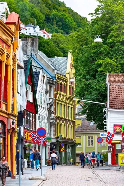 Bergen, Noruega vista do centro da cidade com Bryggen — Fotografia de Stock