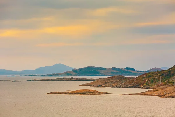 Noruega lysefjord panorama y paisaje de montaña — Foto de Stock