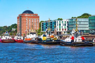 Almanya, Hamburg silueti ve Elbe Nehri