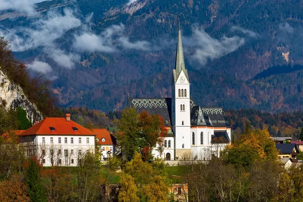 Bled, Slowenien Stadtansicht mit Kirche — Stockfoto