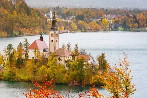 Bled, Slovenia с видом на церковь — стоковое фото