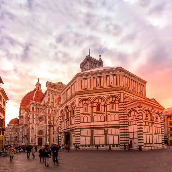 Baptistério e Duomo, praça em Florença, Itália — Fotografia de Stock