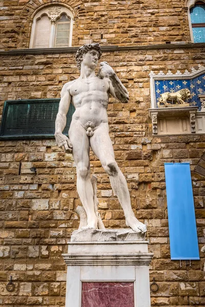 Estátua de David perto de Palazzo Vecchio, Florença, Itália — Fotografia de Stock