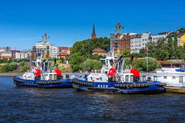 Almanya, Hamburg silueti ve Elbe Nehri