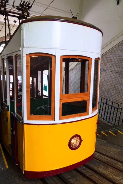 Lizbon, Portekiz sarı füniküler tramvay