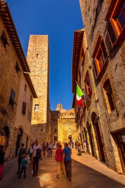 San Gimignano, Toskana, İtalya 'da bir sokak.