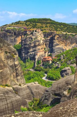 Yunanistan 'ın yüksek yamaçlarındaki Meteora manastırları
