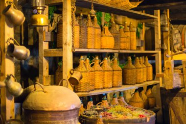 Manastır üzüm ve şişe şarap mahzeni