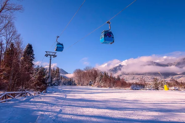 Ski resort panorama och snön toppar, Bulgarien — Stockfoto