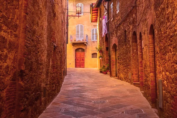 Straat in San Gimignano, Toscane, Italië — Stockfoto