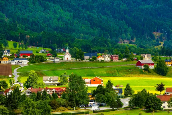 Norwegen, loen dörfliche Landschaft — Stockfoto