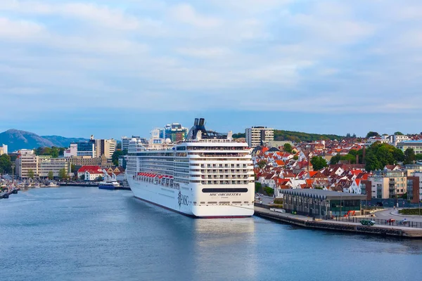 Ставангер, Норвегия и круизный лайнер — стоковое фото