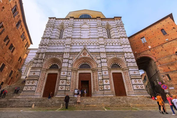 Katedrali, Duomo di Siena, İtalya ve insanlar — Stok fotoğraf