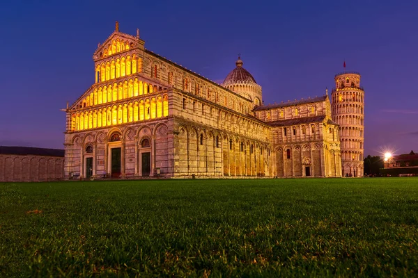 Pisa Katedrali ve Leaning Tower, İtalya — Stok fotoğraf