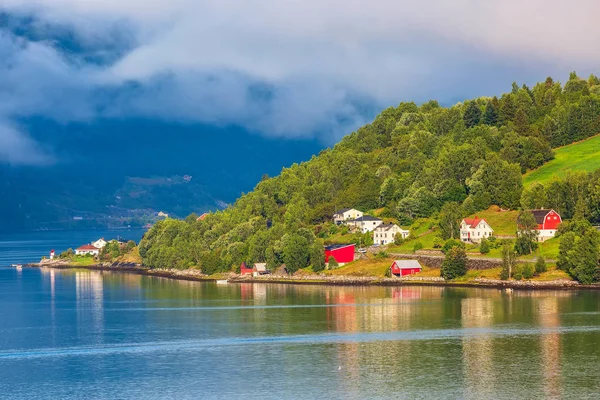 Norsko fjord vesnice krajina — Stock fotografie