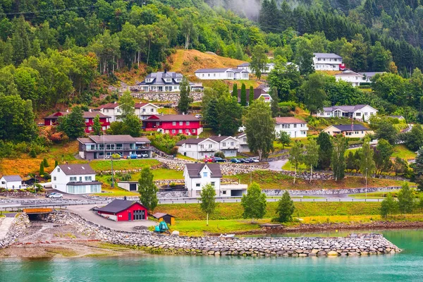 Norska fjorden byn landskap — Stockfoto