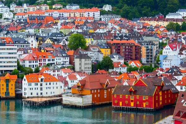 Bergen, Noruega vista com casas coloridas — Fotografia de Stock