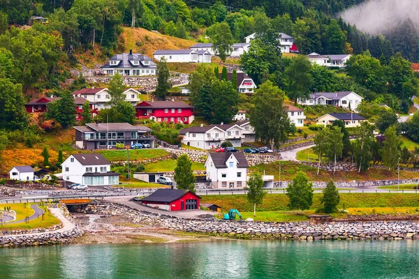 Norska fjorden byn landskap — Stockfoto