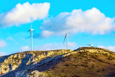 Endüstriyel konsept, rüzgar çiftliği türbinleri afiş