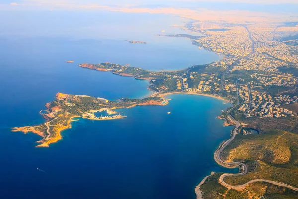Vista aérea de Atenas, Grécia disparada de avião — Fotografia de Stock