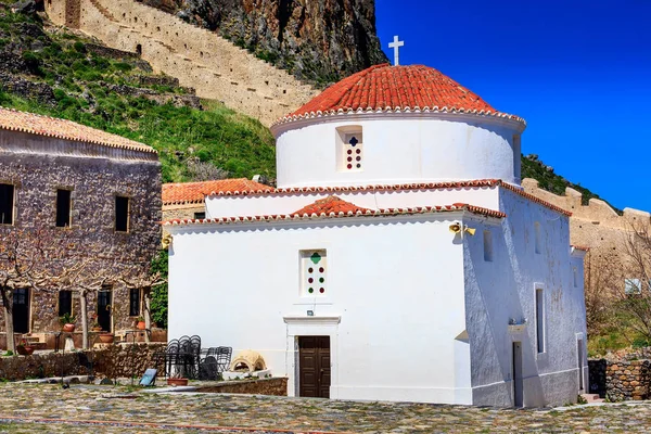 Peloponese,ギリシャのMonemvasiaの家と教会 — ストック写真