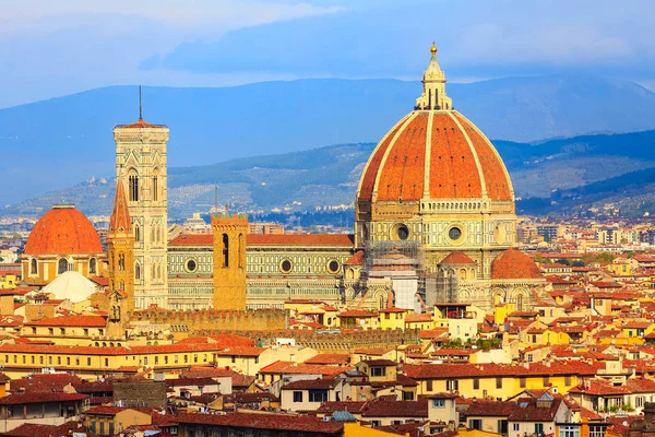 Vista aérea de Florencia, Italia con Duomo — Foto de Stock