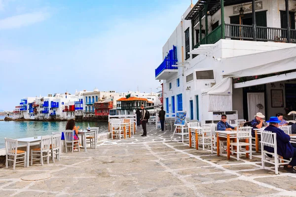 Grecka tawerna w: Little Venice, Mykonos, Greece — Zdjęcie stockowe