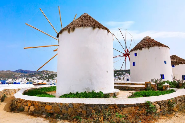ギリシャのミコノス島の風車,キクラデス諸島 — ストック写真